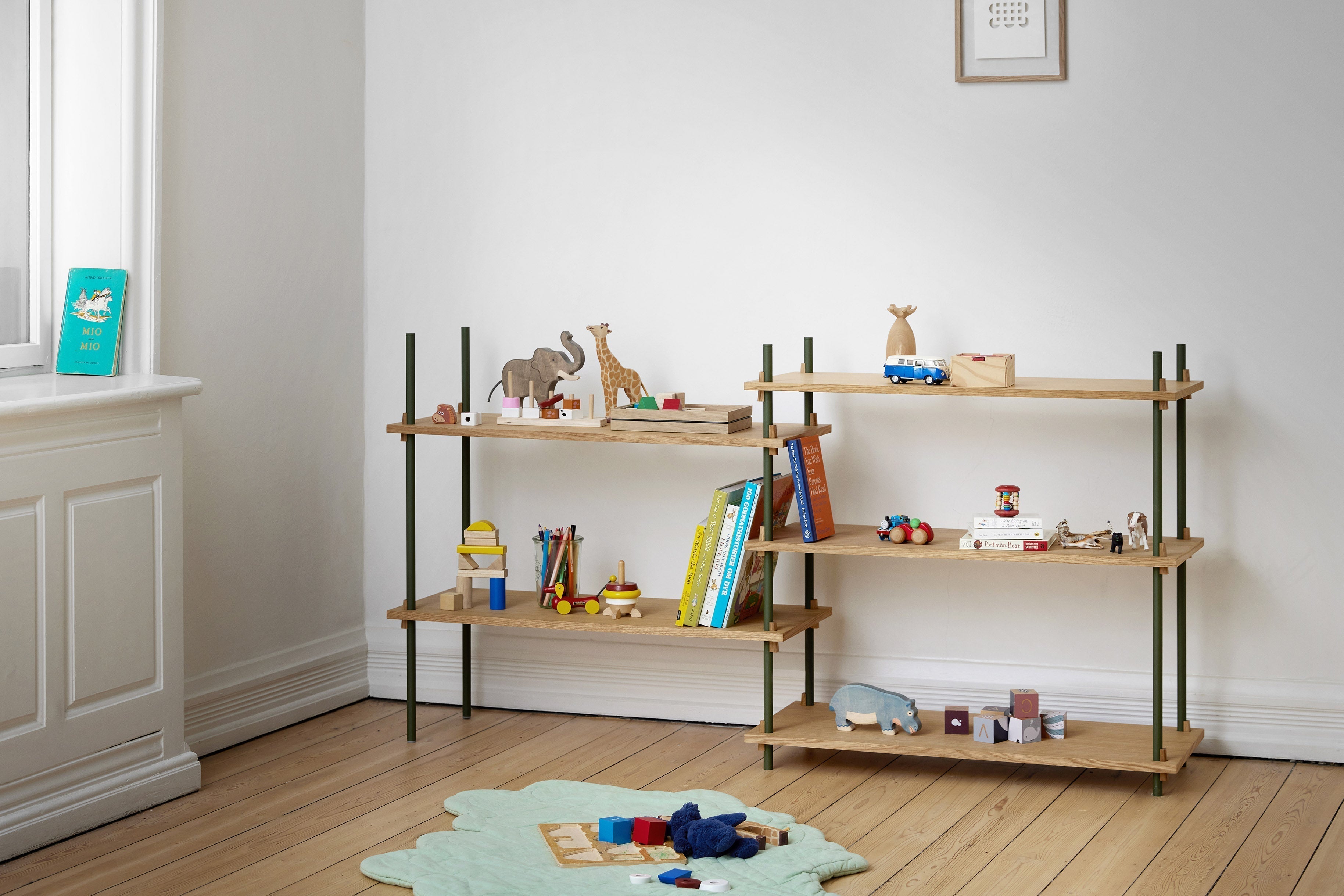 Moebe Shelving System S.200.1.G, Oak/Pine Green