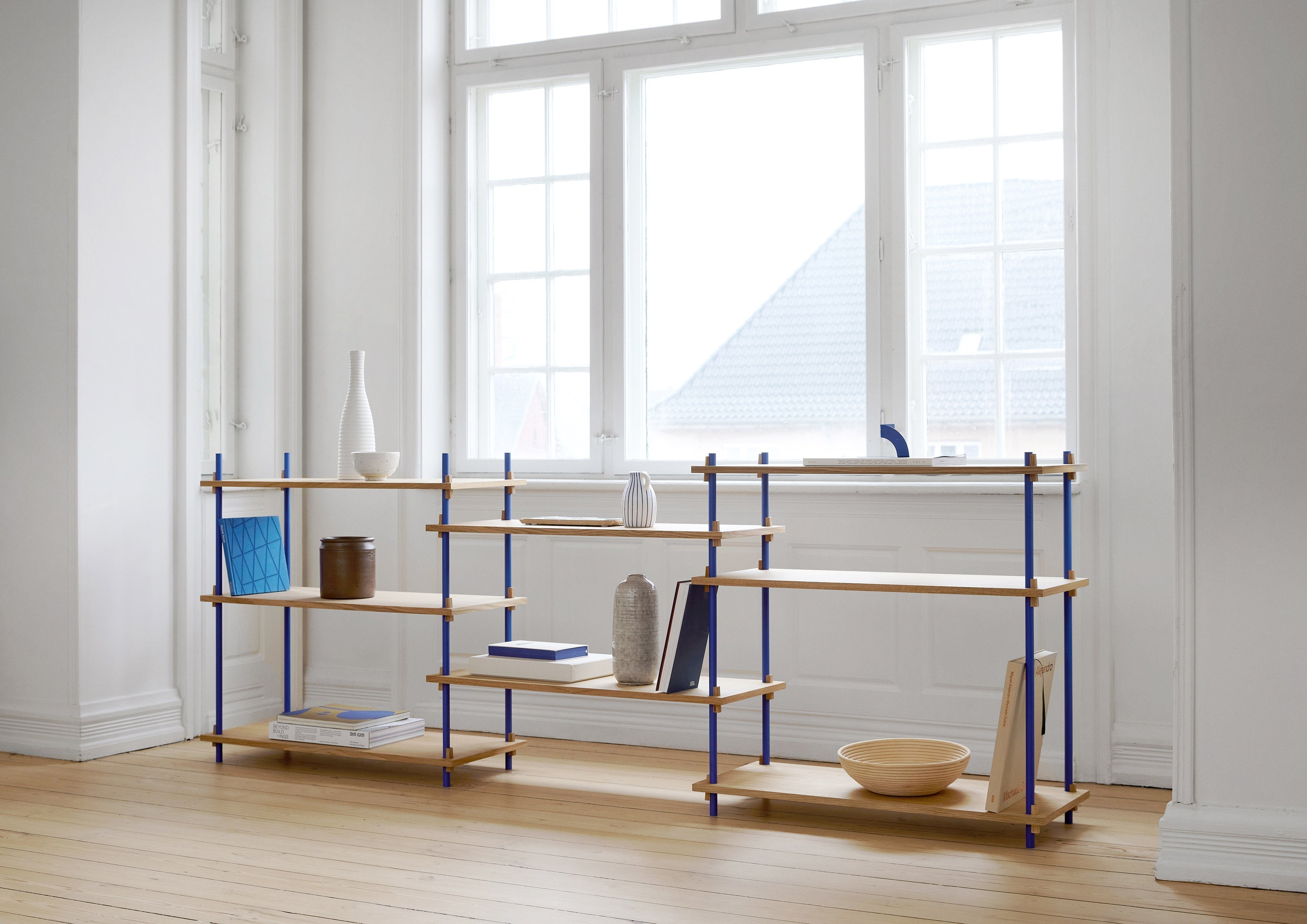 Moebe Shelving System S.200.2.B, Oak/Deep Blue