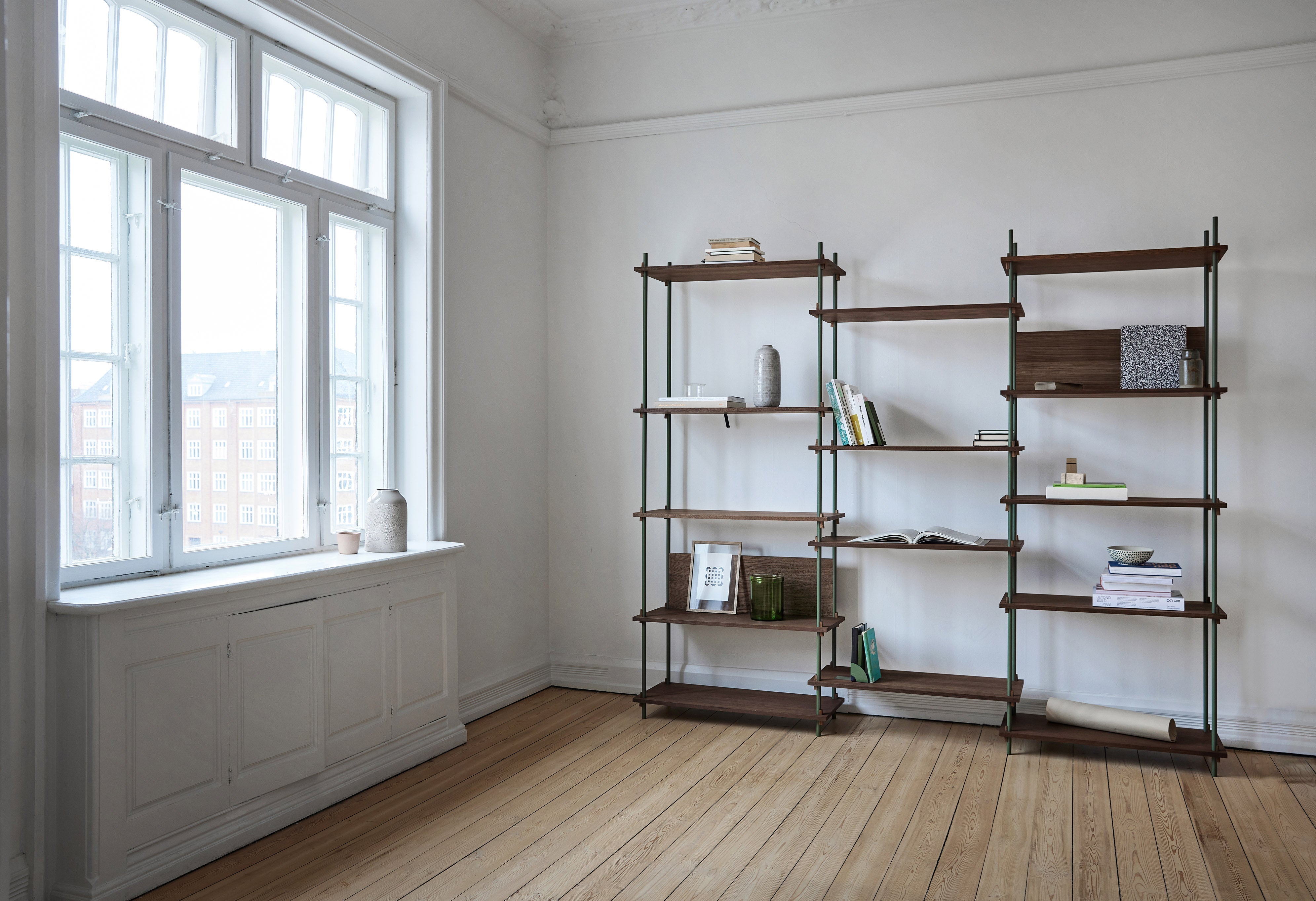 Moebe Shelving System S.255.2.E, Smoked Oak/Pine Green