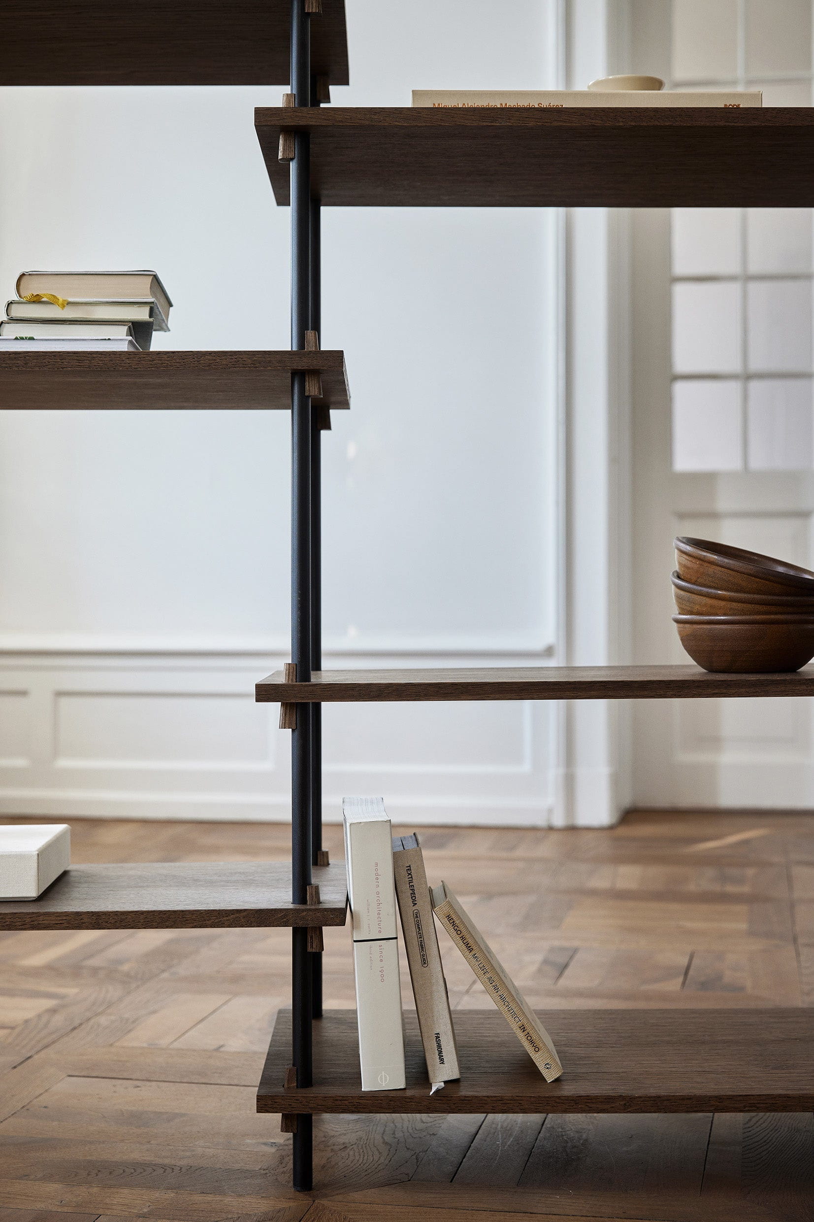 Moebe Shelving System S.200.1.G, Smoked Oak/Black