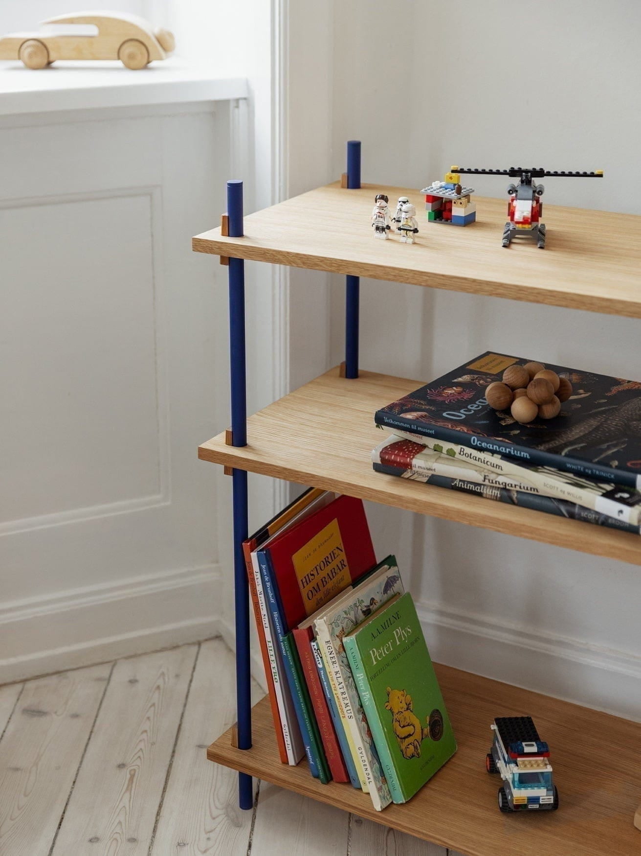 Moebe Shelving System S.200.2.C, Oak/Deep Blue