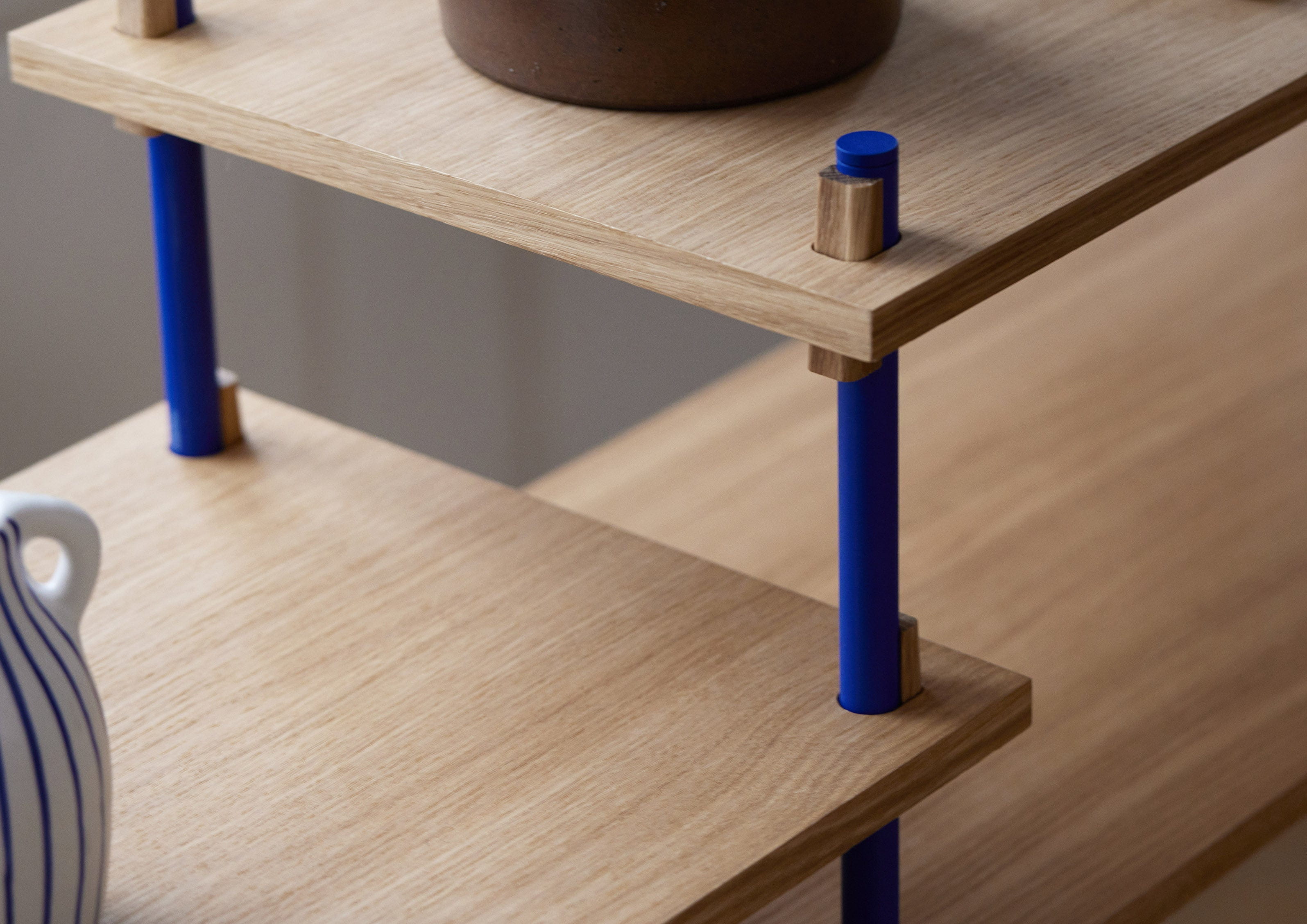 Moebe Shelving System S.255.3.A, Oak/Deep Blue