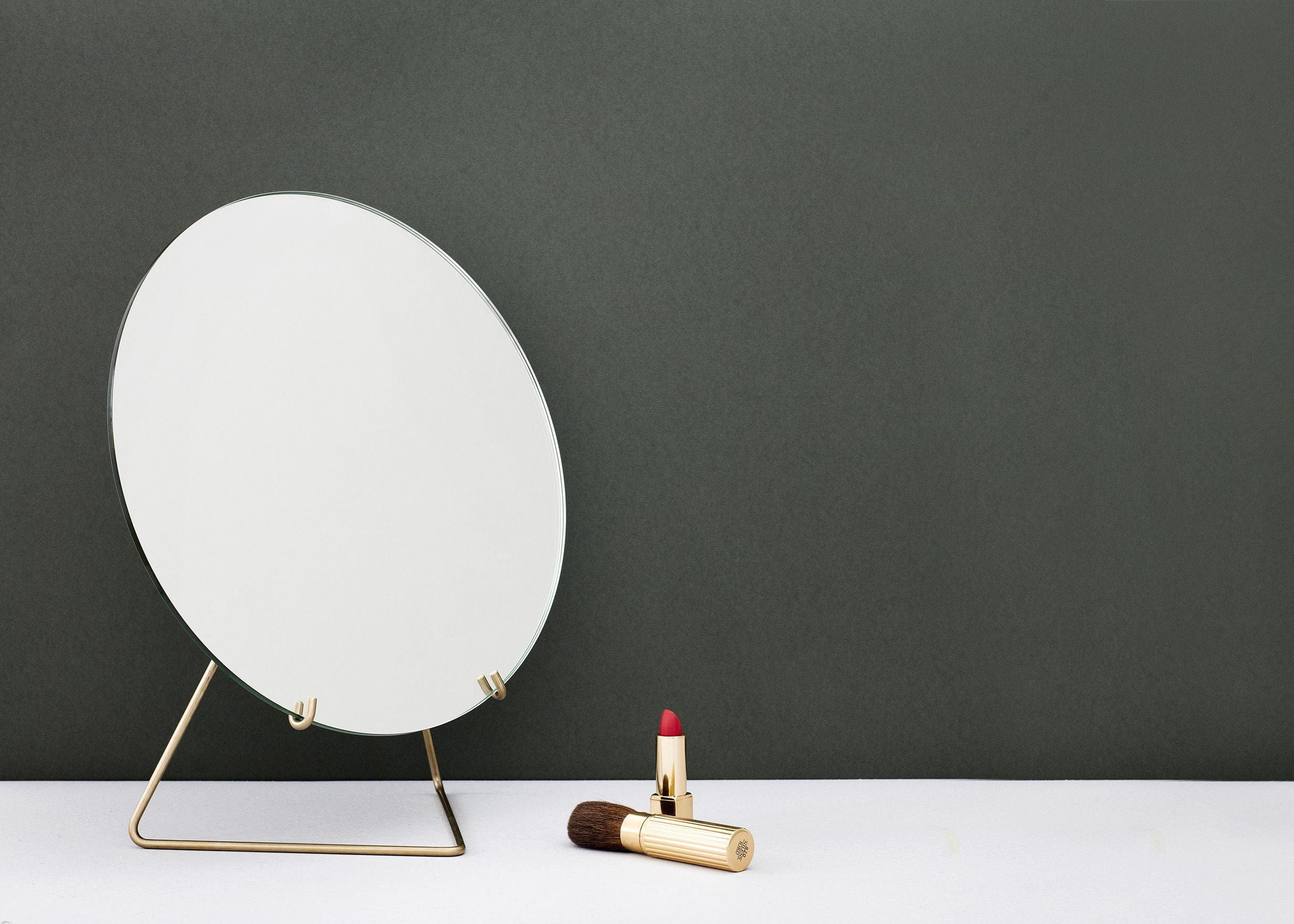 Moebe Standing Mirror ø20 Cm, Brass