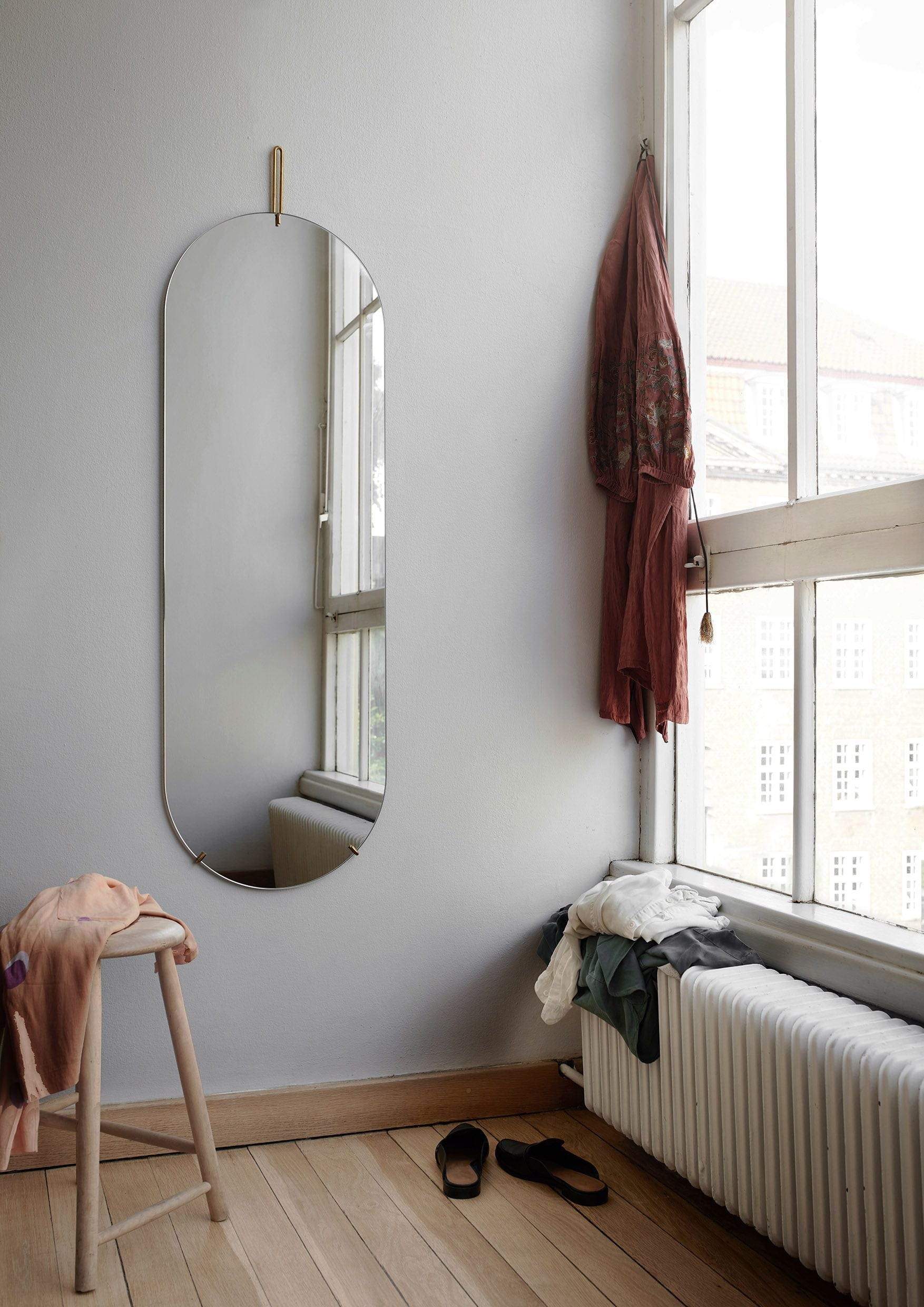 Moebe Wall Mirror ø70 Cm, Brass