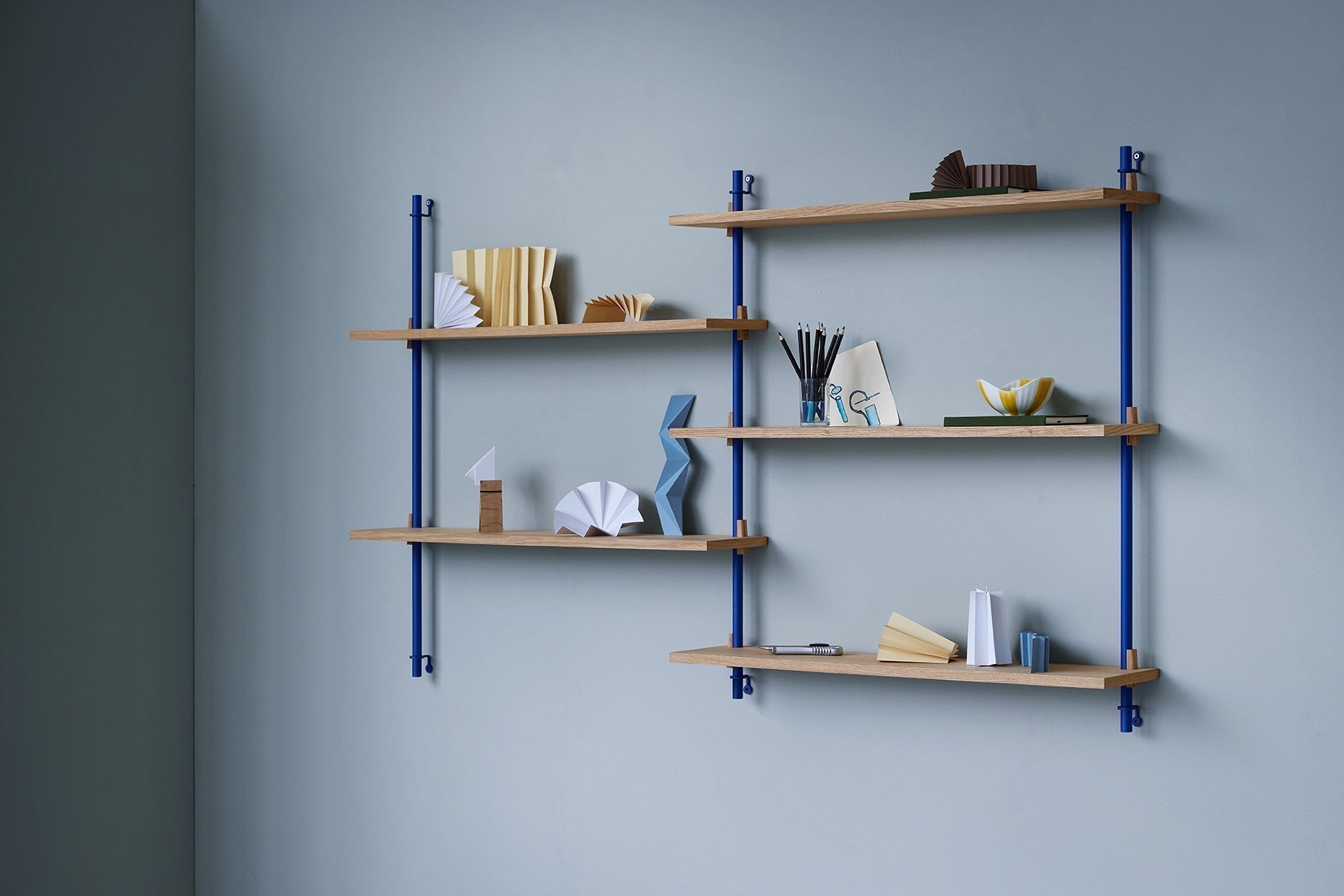 Moebe Wall Shelving Ws.85.1, Oak/Deep Blue