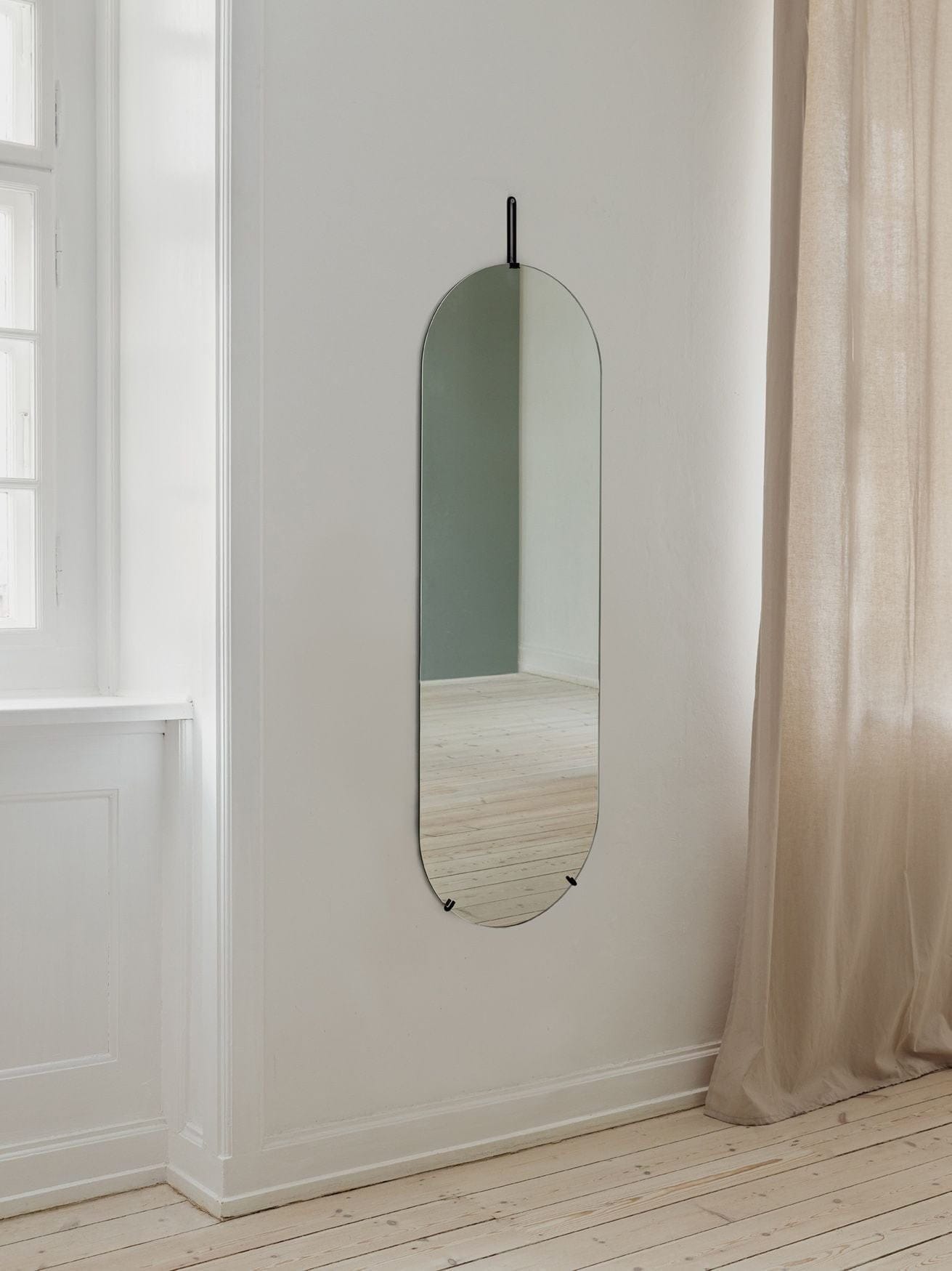 Moebe Wall Mirror Ø50 cm, sort