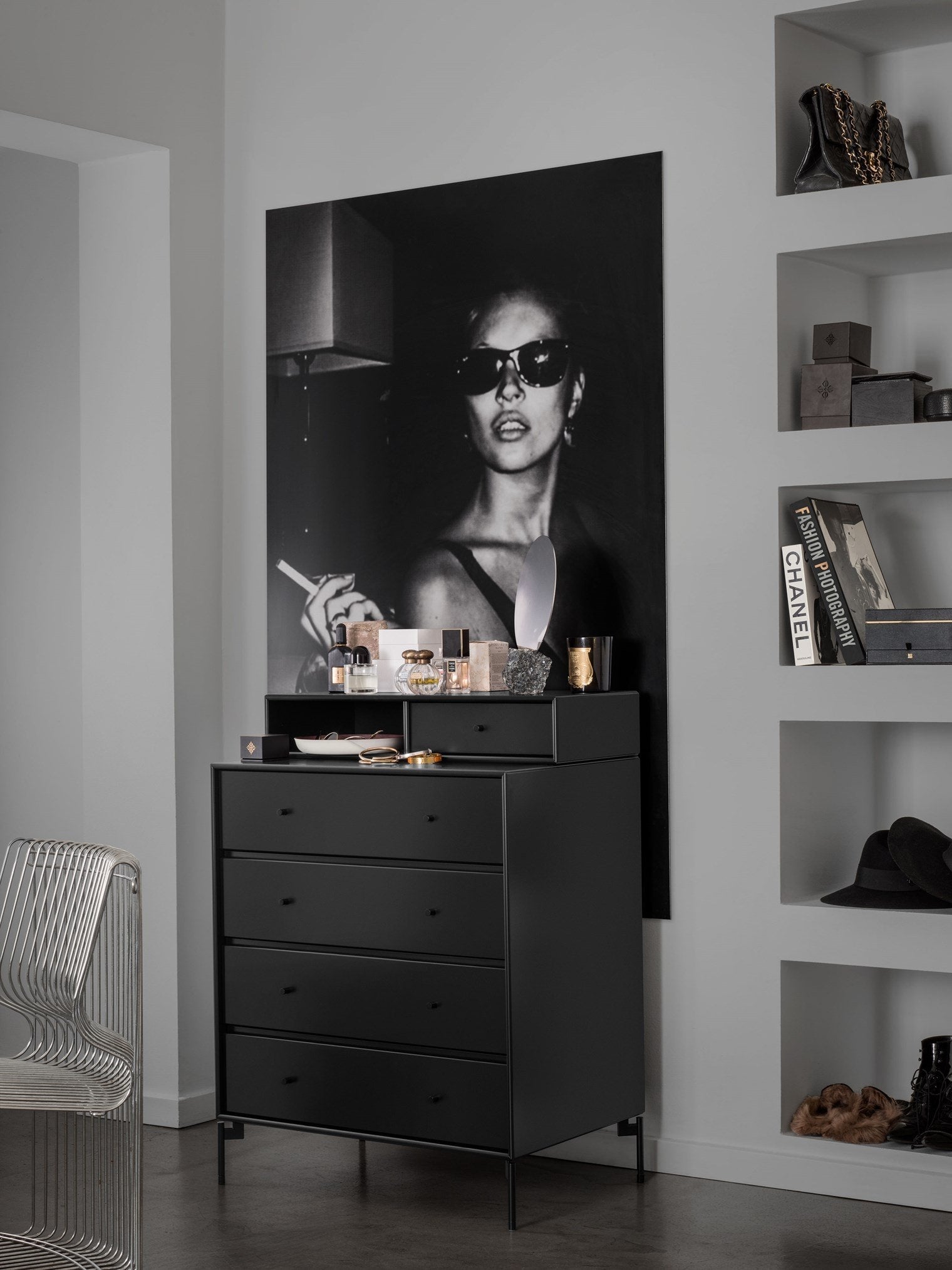 Montana Keep Chest Of Drawers With Legs, Carbon Black/Black