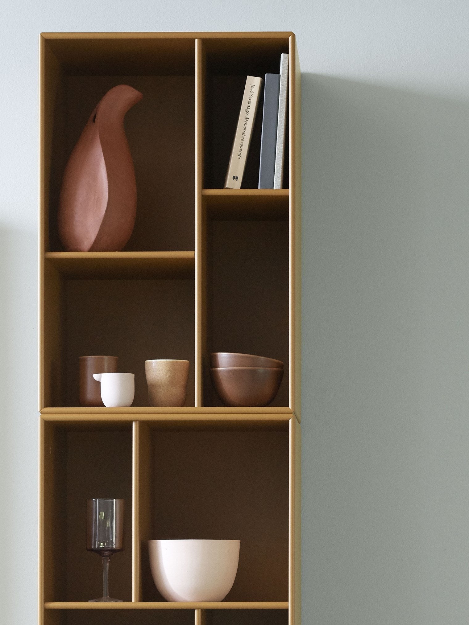 Montana Bookcase High con zócalo de 3 cm, Oregano Green