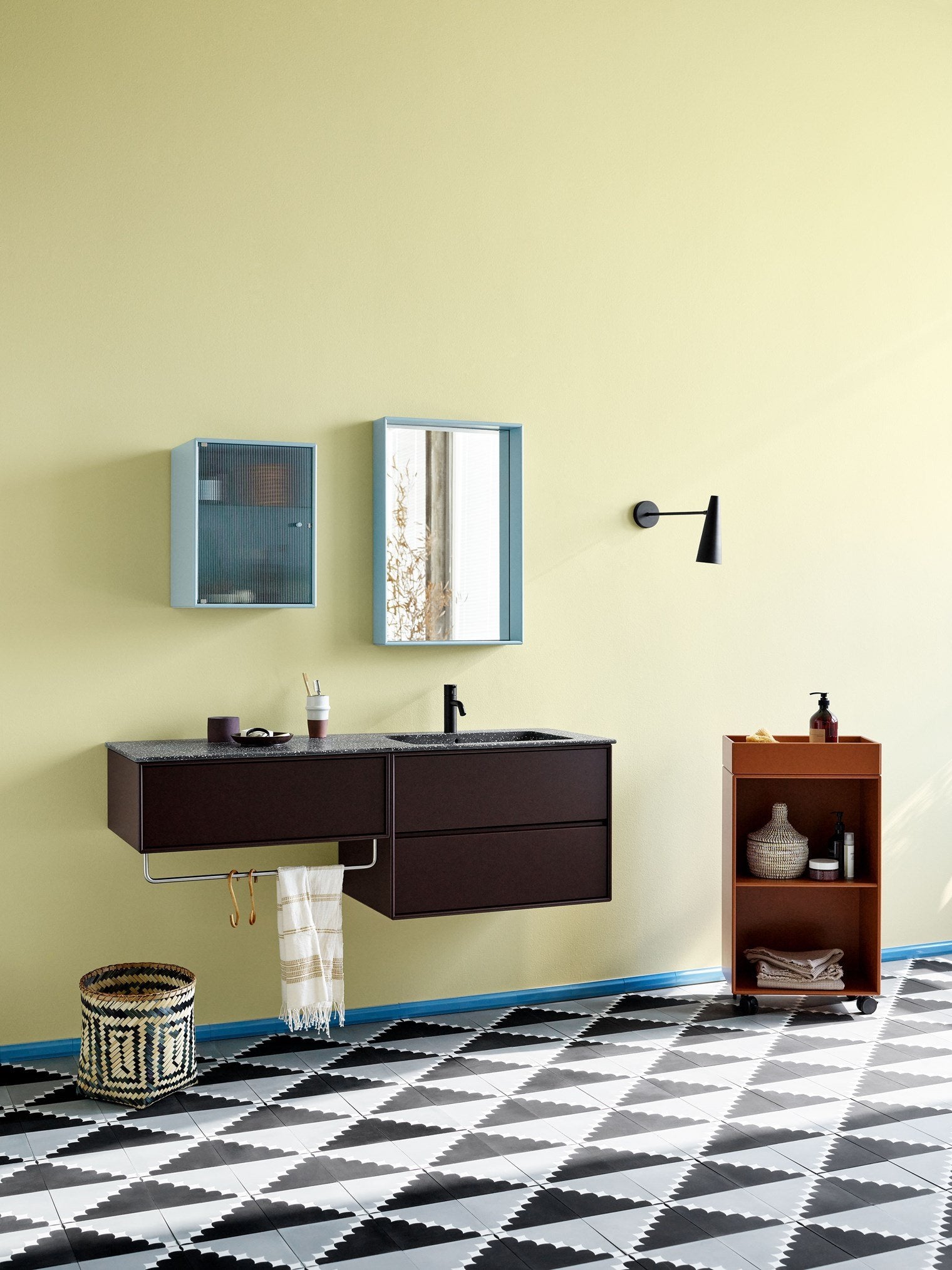 Montana Shelfie Mirror con marco de estante, comino amarillo