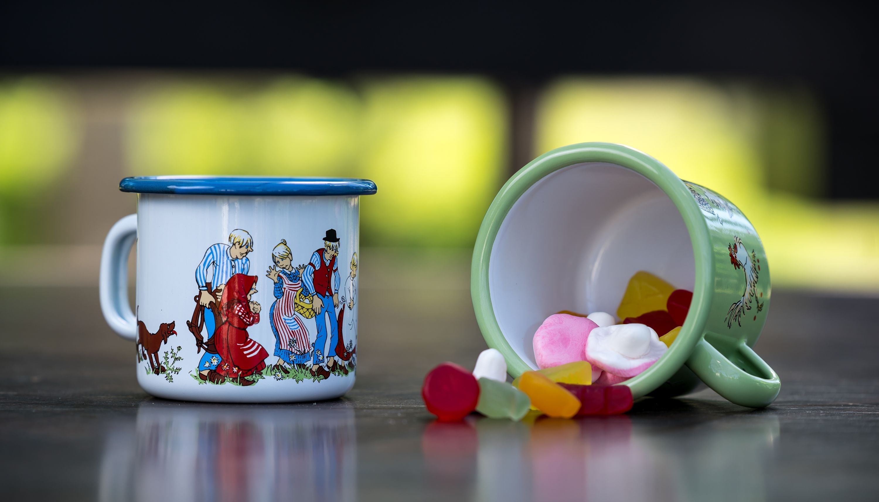 Muurla Emil de Lönnerberga Enamel Mug, La familia