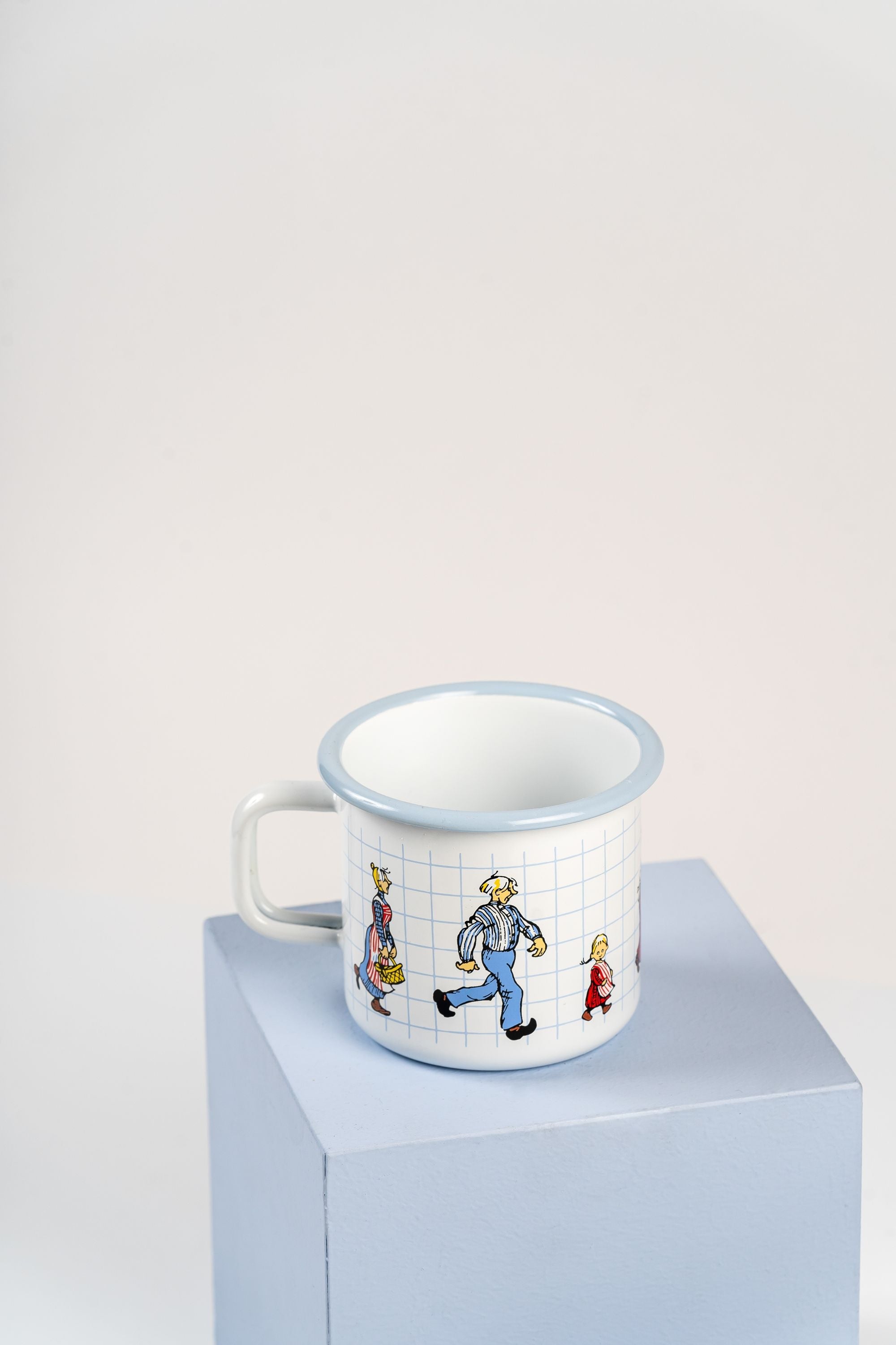 Muurla Emil de Lönnerberga Enamel Mug, la gente de Katthult