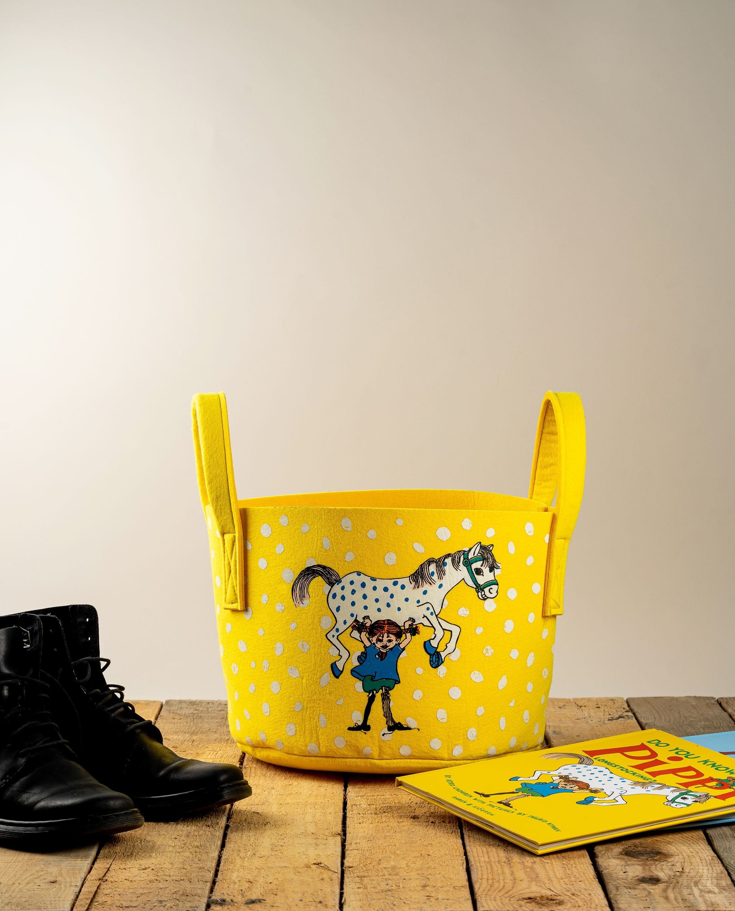 Muurla Pippi Canasta de almacenamiento de larga duración, Pippi y el caballo, amarillo