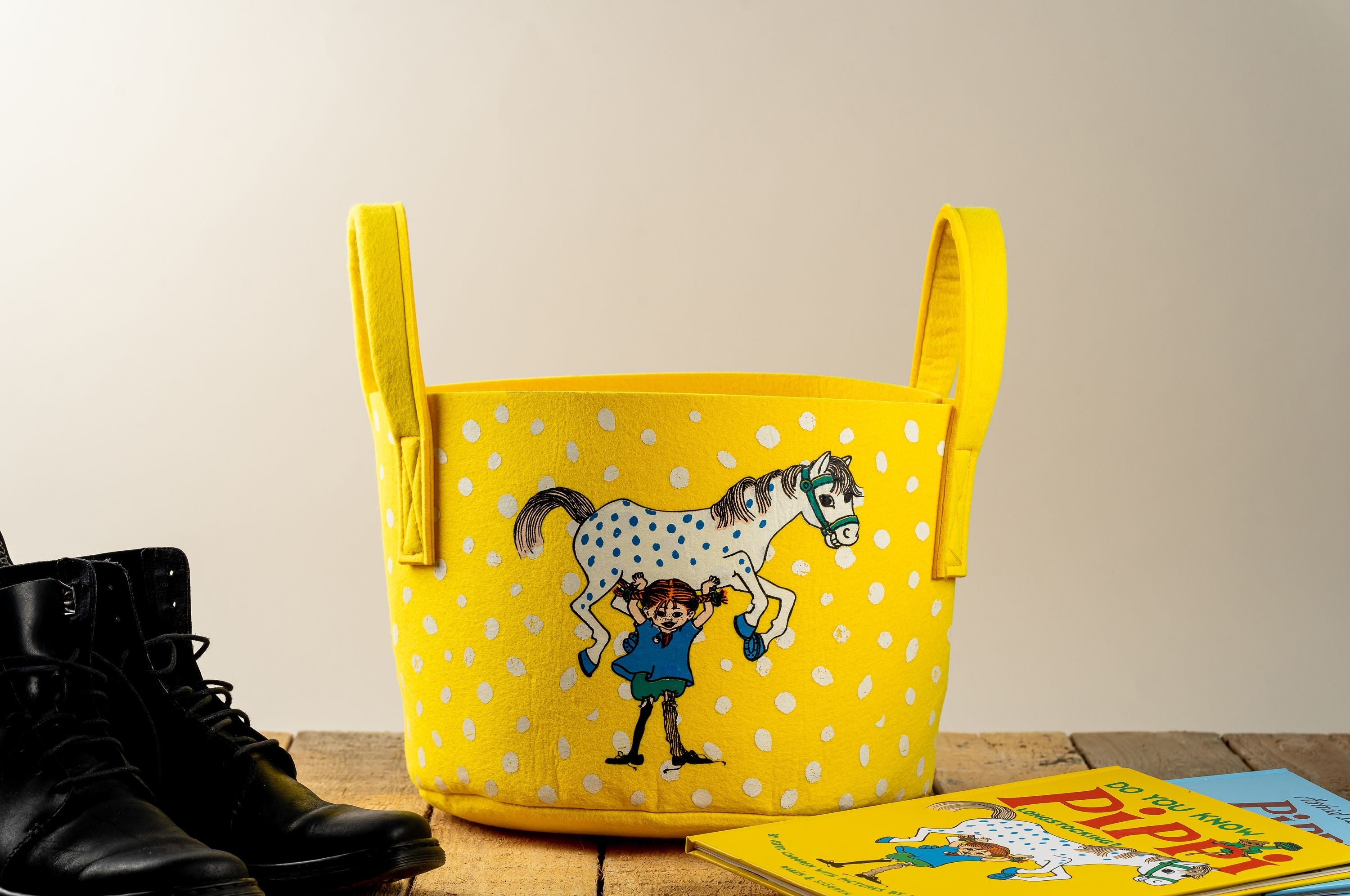 Muurla Pippi Longstocking Storage Basket, Pippi og The Horse, Yellow