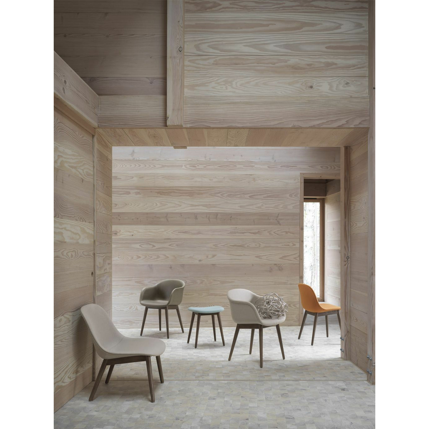 Pierras de madera de sillón de fibra muuto, roble/héroe manchado 211