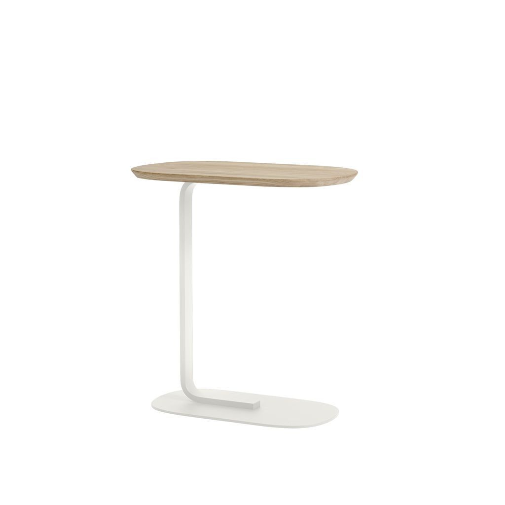 Muuto relata la mesa lateral H 60,5 cm, roble sólido/apagado blanco