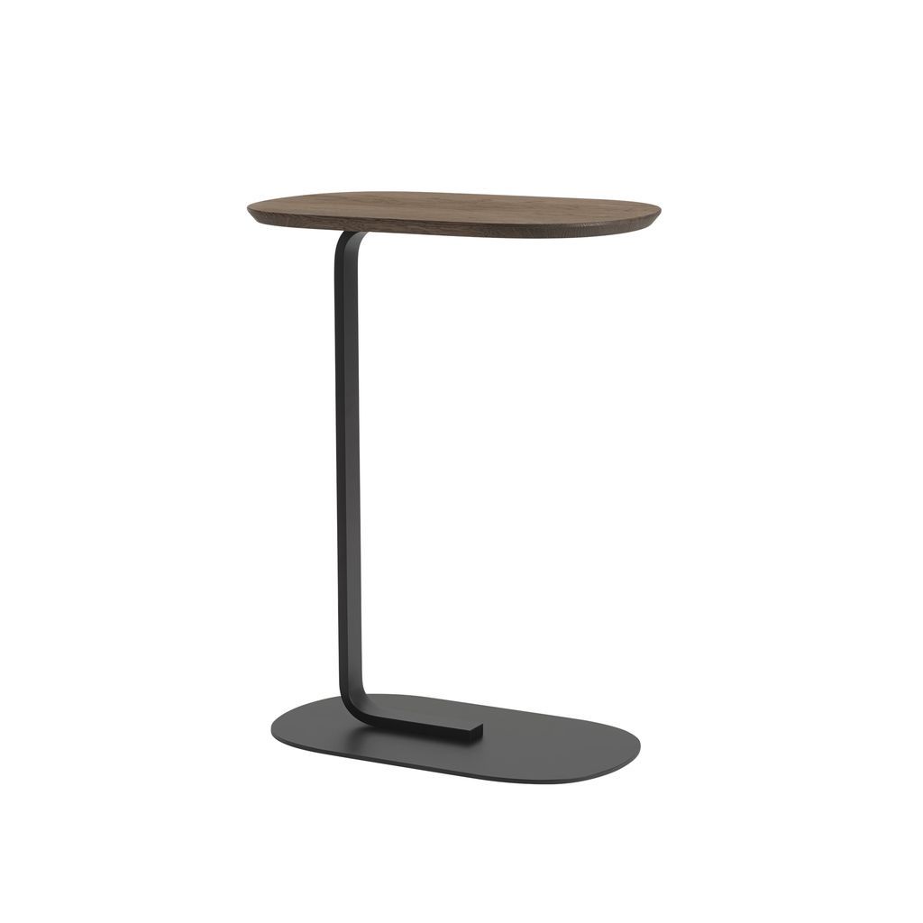 Muuto relata la mesa lateral H 73,5 cm, roble ahumado/negro