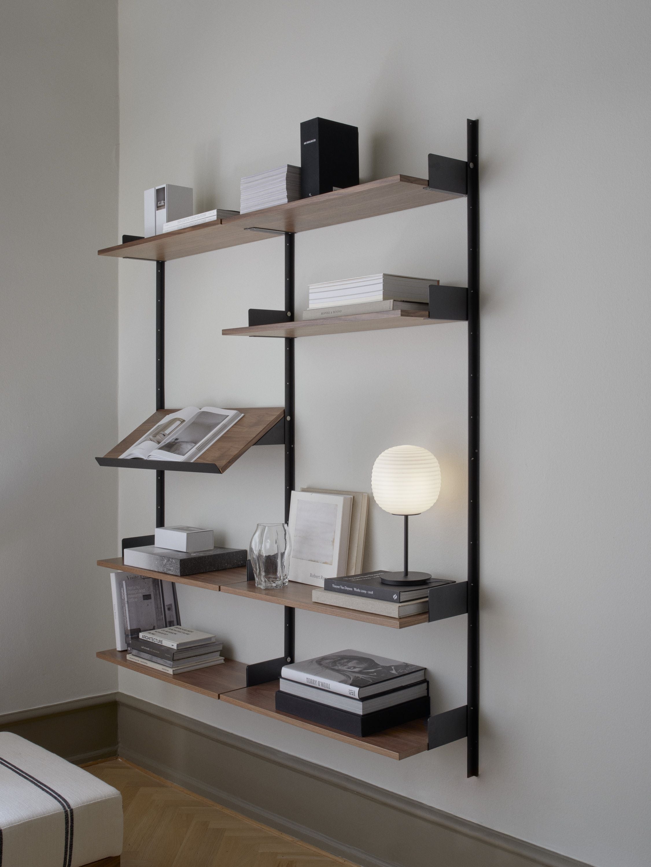 New Works Living Shelf 1900, noix / noir