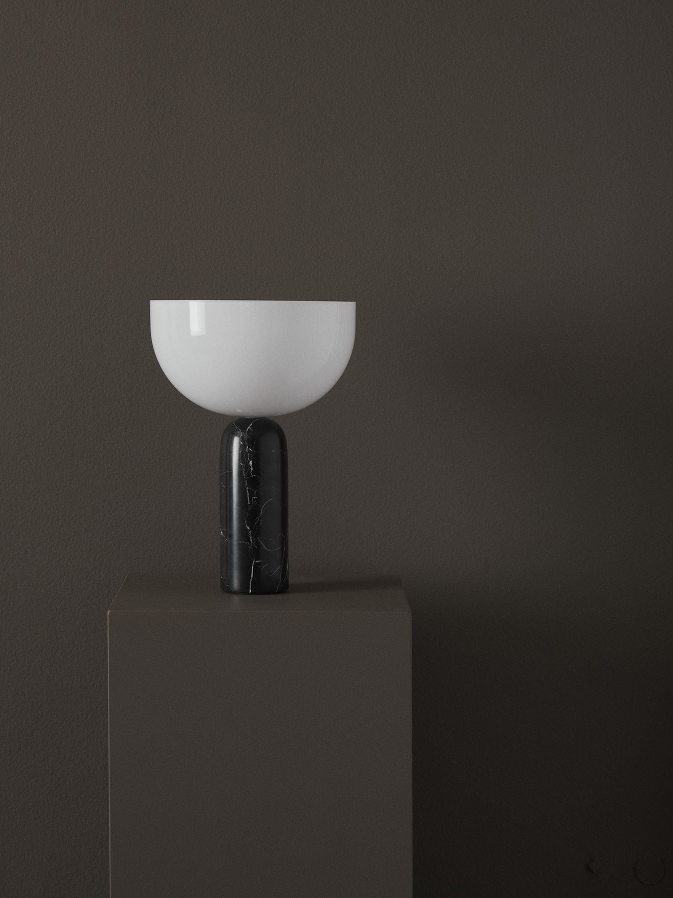 Neue Werke Kizu Tischlampe kleiner Marmor, schwarz