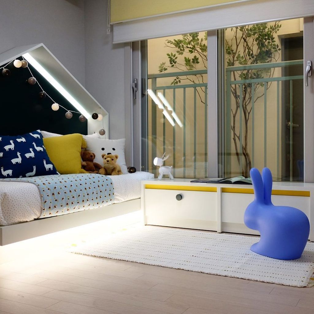 Chaise bébé lapin Qeeboo, bleu clair