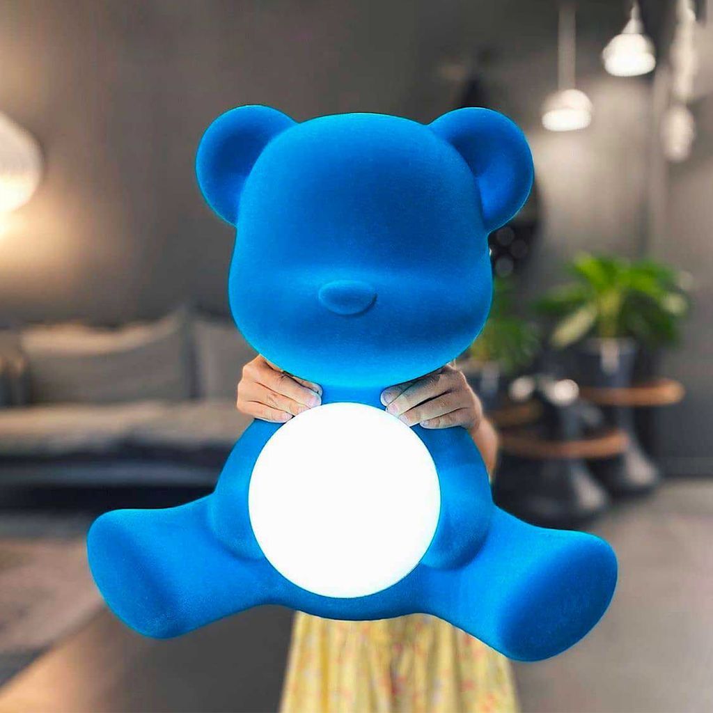 Qeeboo Teddy Girl LED wiederaufladbare Tischlampenlampen -Samt -Finish, hellblau