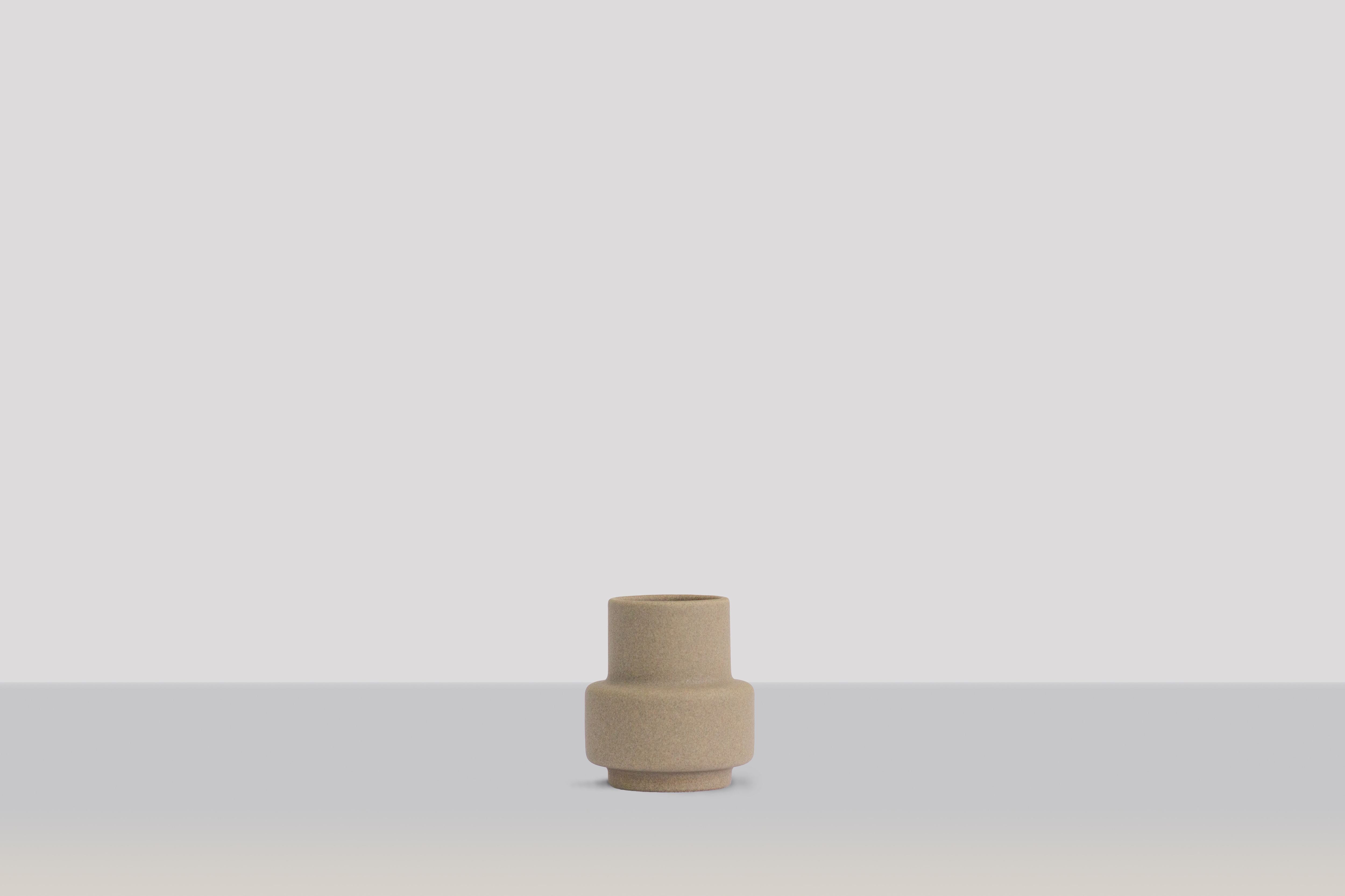 Ro Collection Hurricane Vase en céramique petite, pierre légère
