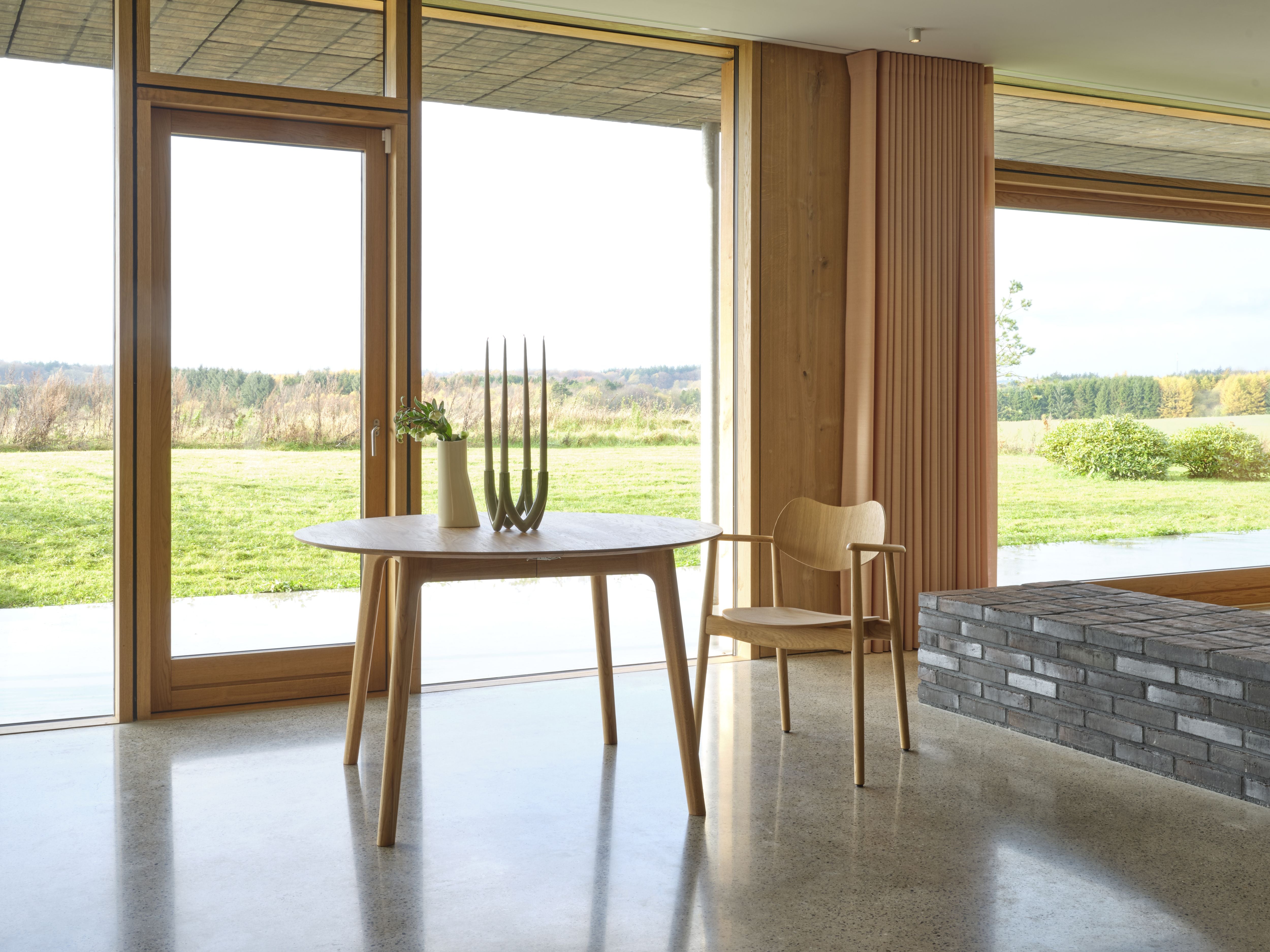 Ro Collection Salon Exttenable Table in Oiled Oak, Ø 120 cm