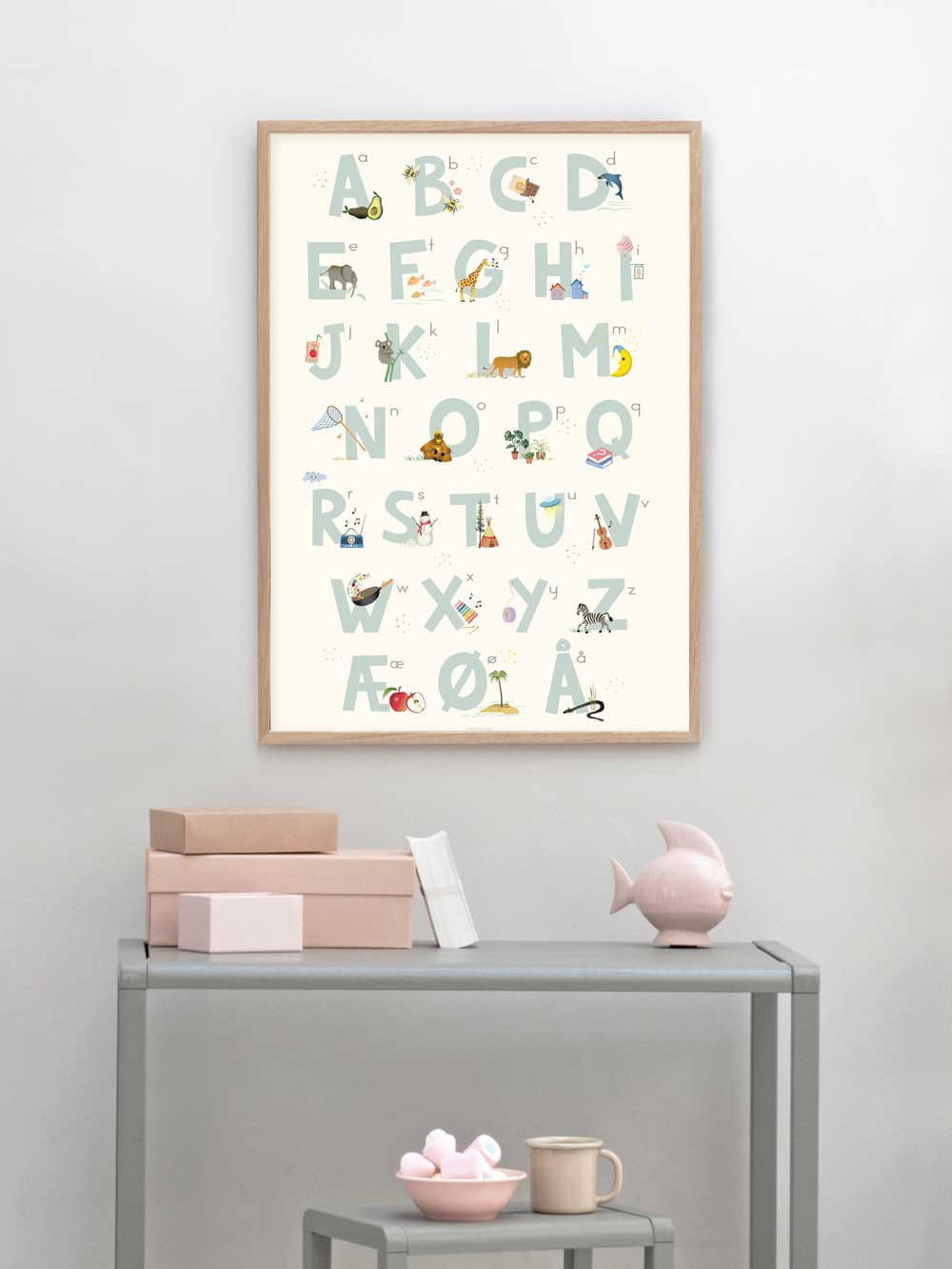 Vissevasse dänisches Alphabetblau -Poster, 30x40 cm