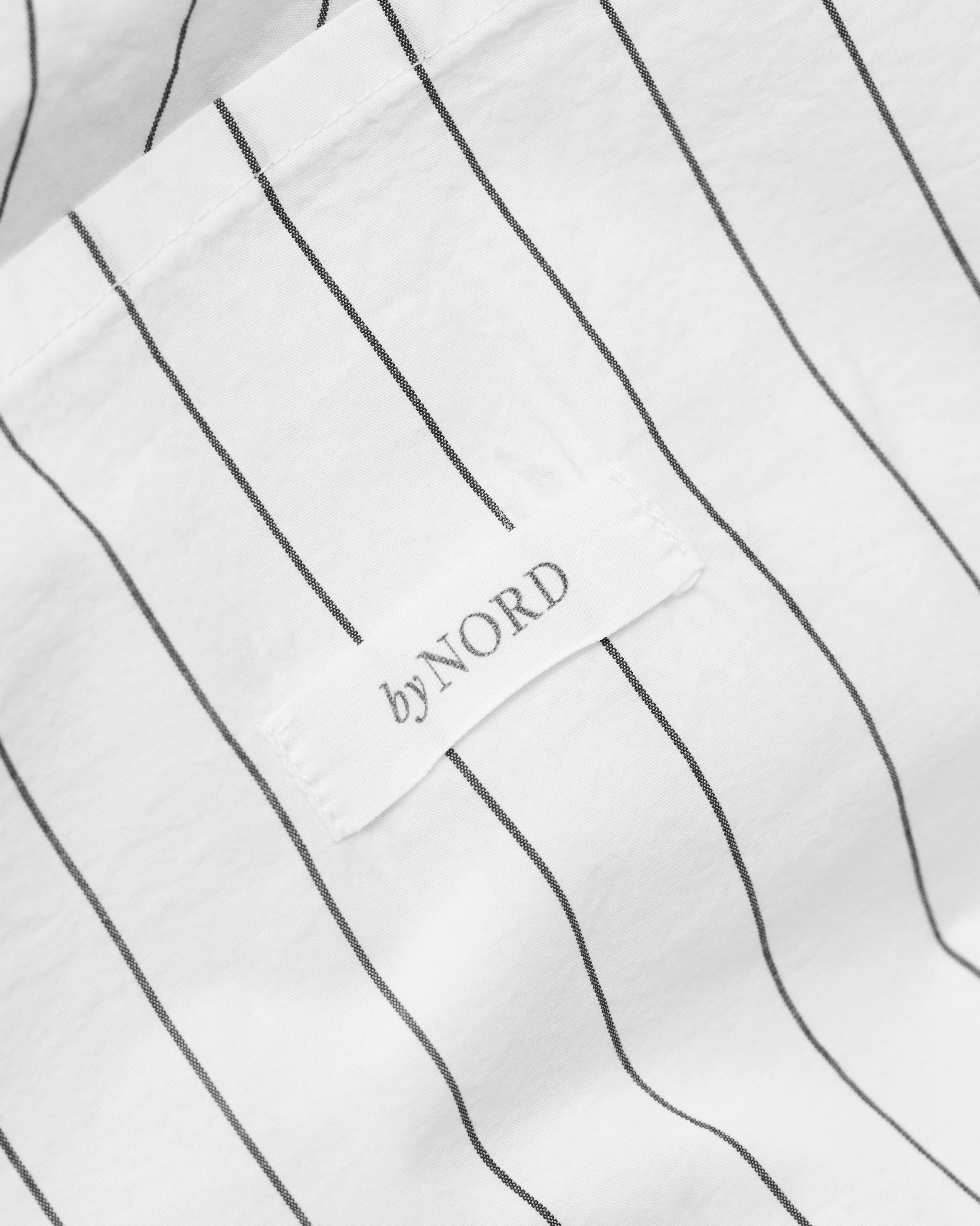 Por nord Dagny Bed Linen Set 220x140 cm, nieve con carbón