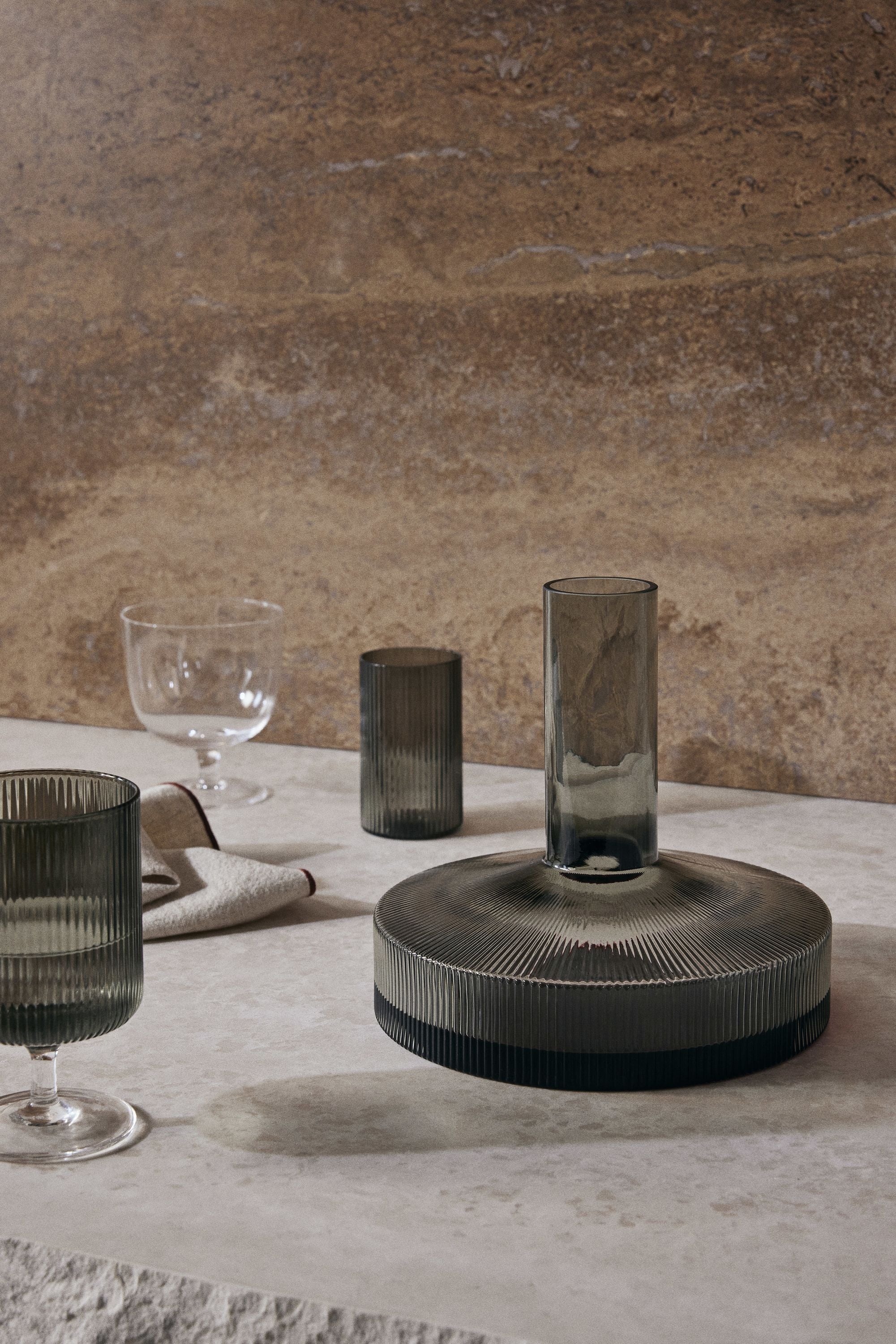 Ferm Living Ripple Wine Carafe, rökt grå