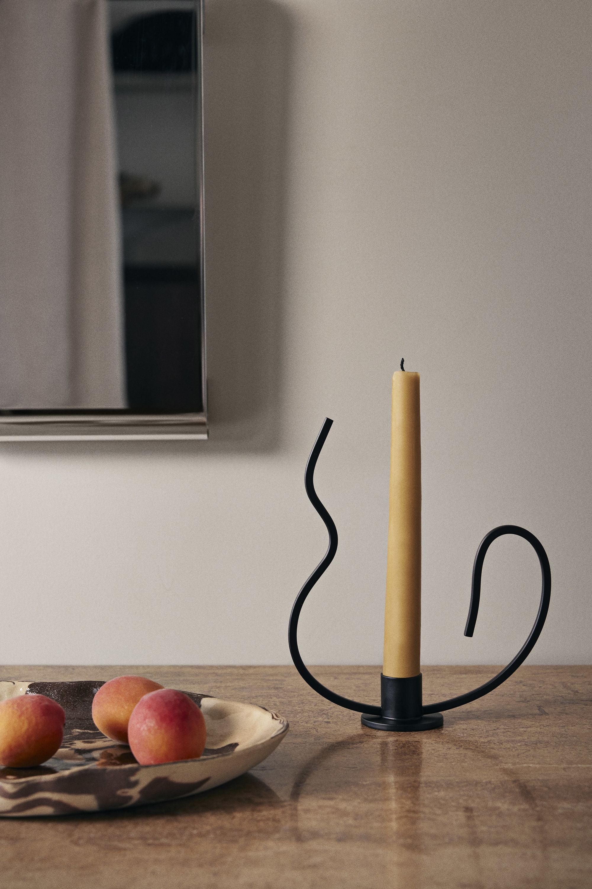 Ferm Living Valse Candle Holder, låg, svart