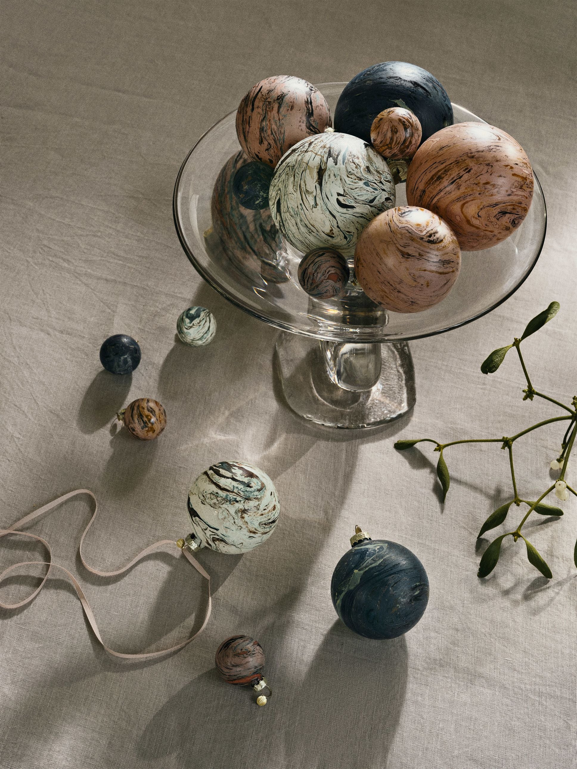 Ferm Living Christmas Marble Baubles Medium, uppsättning av 4