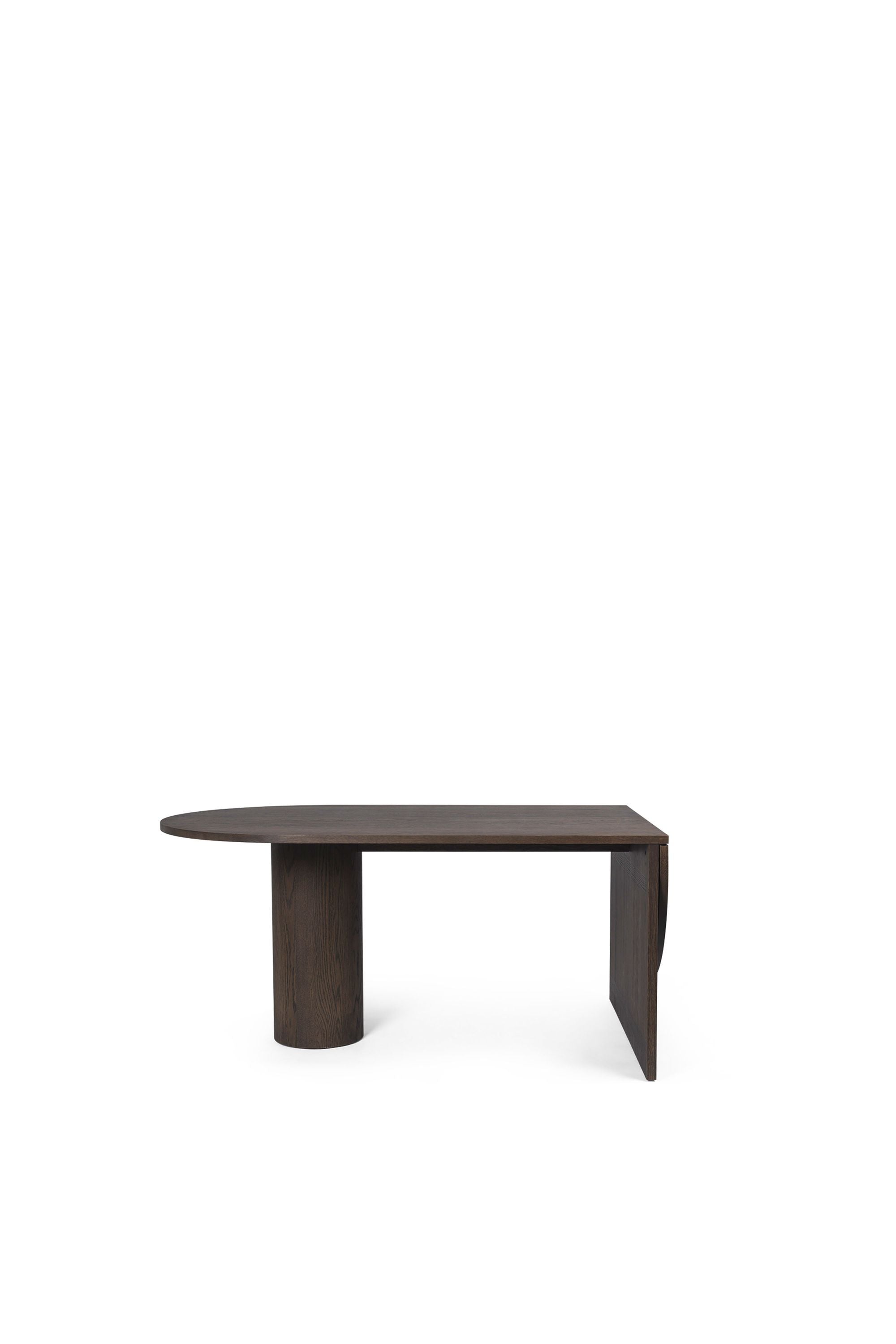 Mesa de comedor Pylo de Ferm Living, roble manchado oscuro