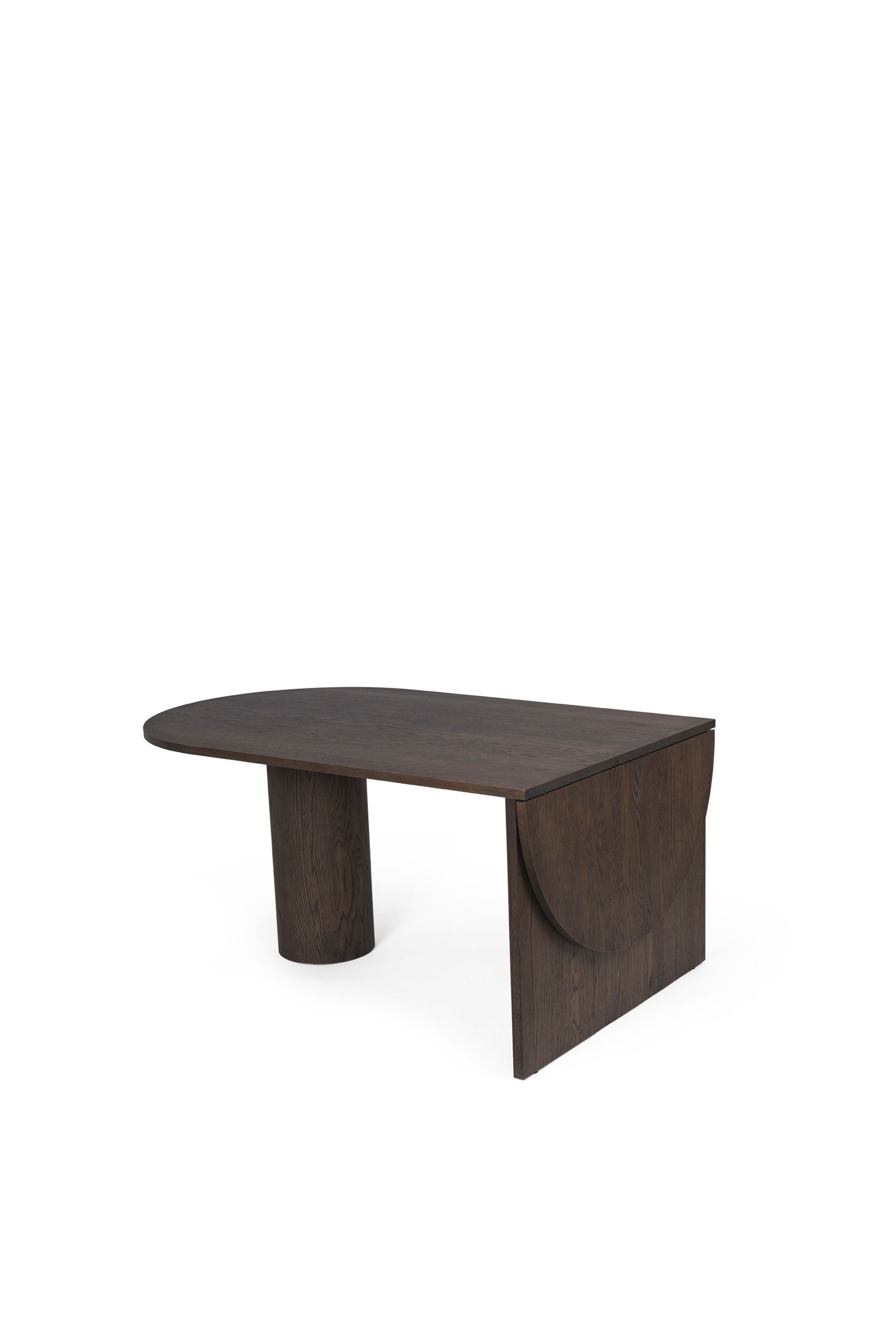 Mesa de comedor Pylo de Ferm Living, roble manchado oscuro