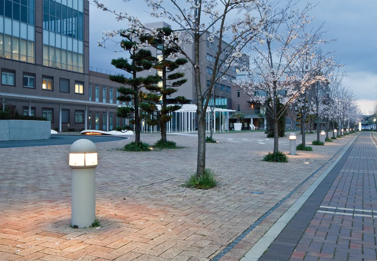 Louis Poulsen Waterfront Bollard Classe I 597 Posts Lumens avec plaque de base, Gray Gray