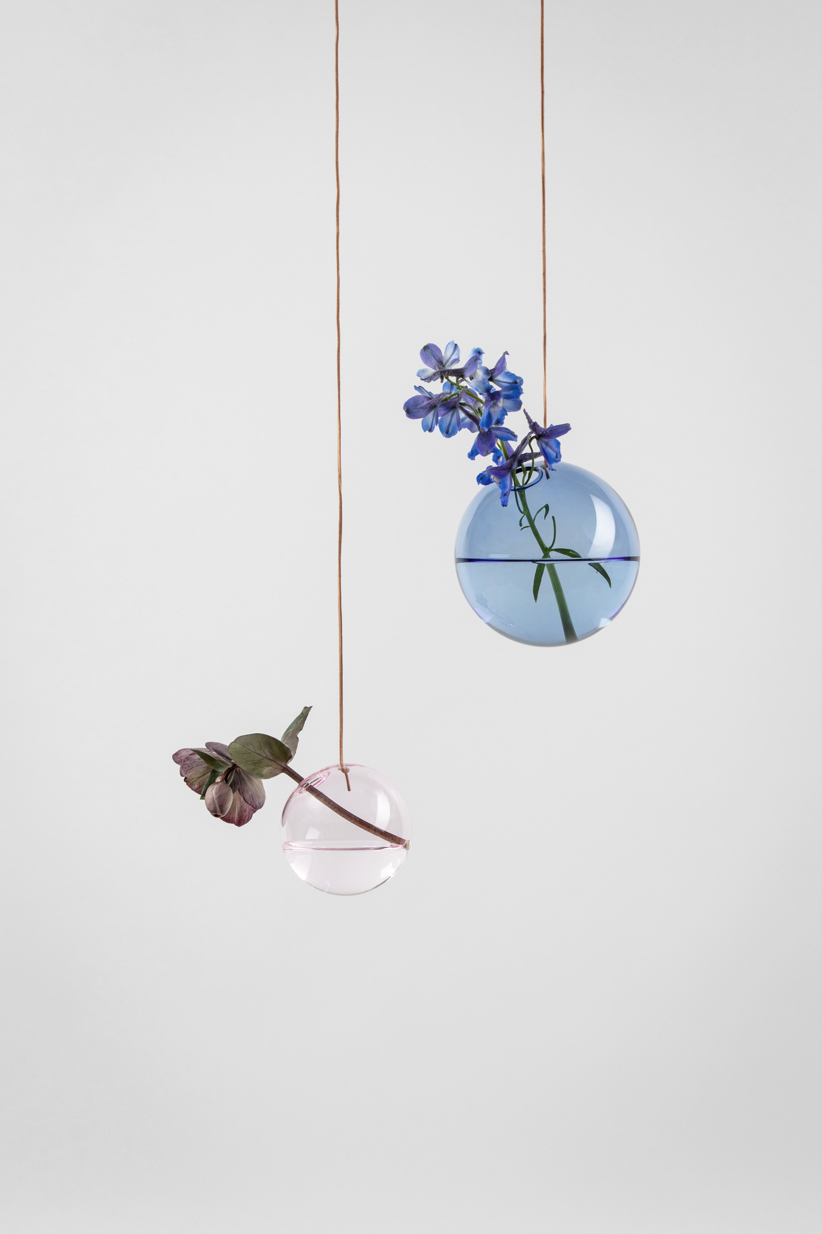 Studio om hængende blomsterboble vase medium, blå